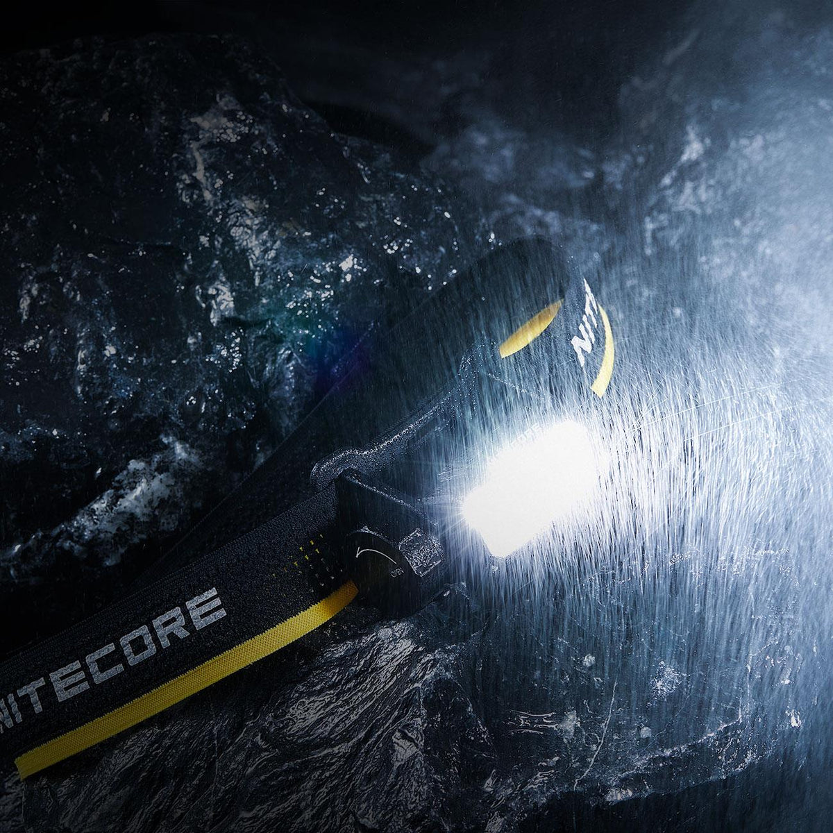 Nitecore HC70 UHE LED Stirnlampe 1600 Lumen, 156m Leuchtweite, Akku, 6000mAh, USB-C – Detailansicht