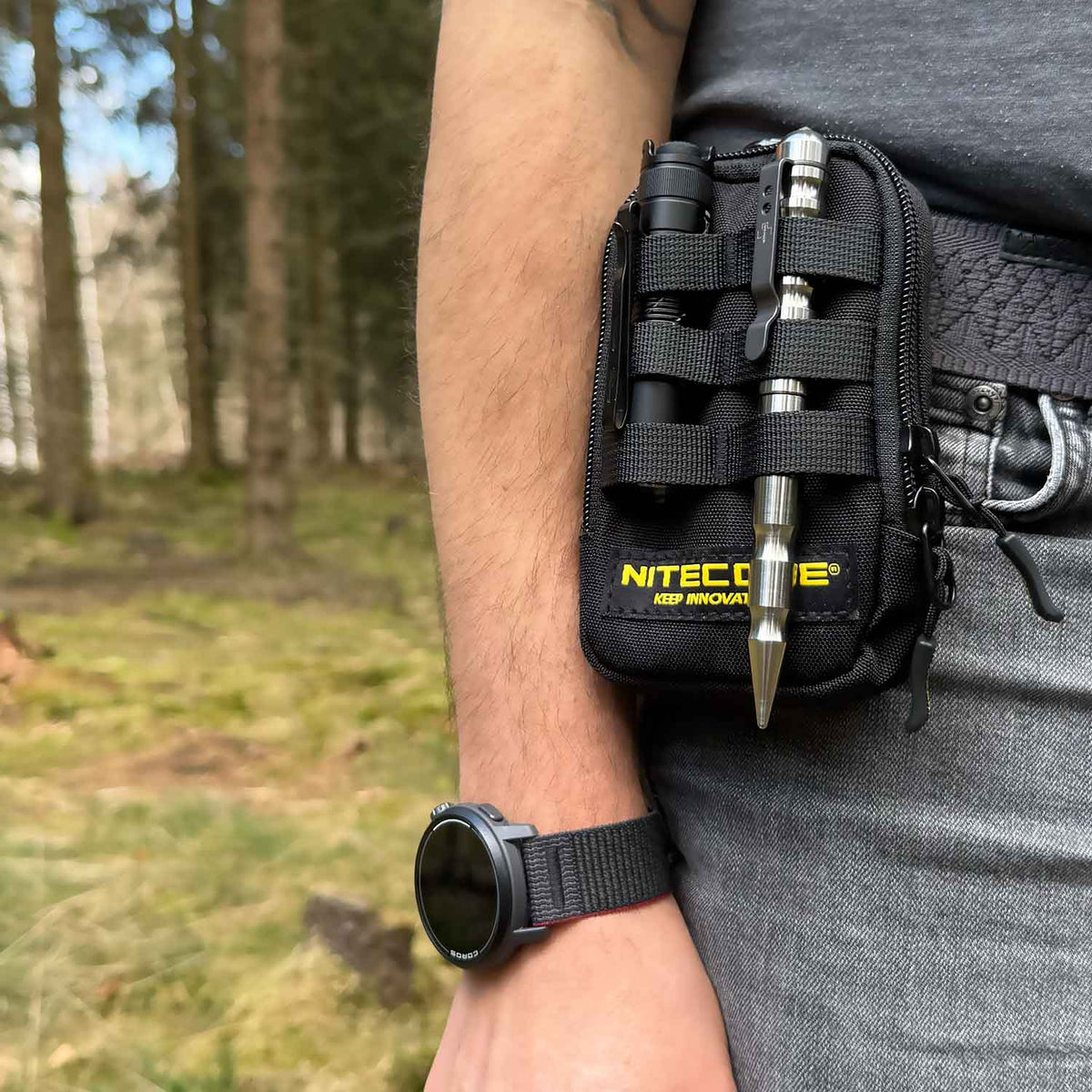 Nitecore NPP30 Pocket Pouch – kleine Outdoor Mehrzwecktasche mit Karabiner – Detailansicht
