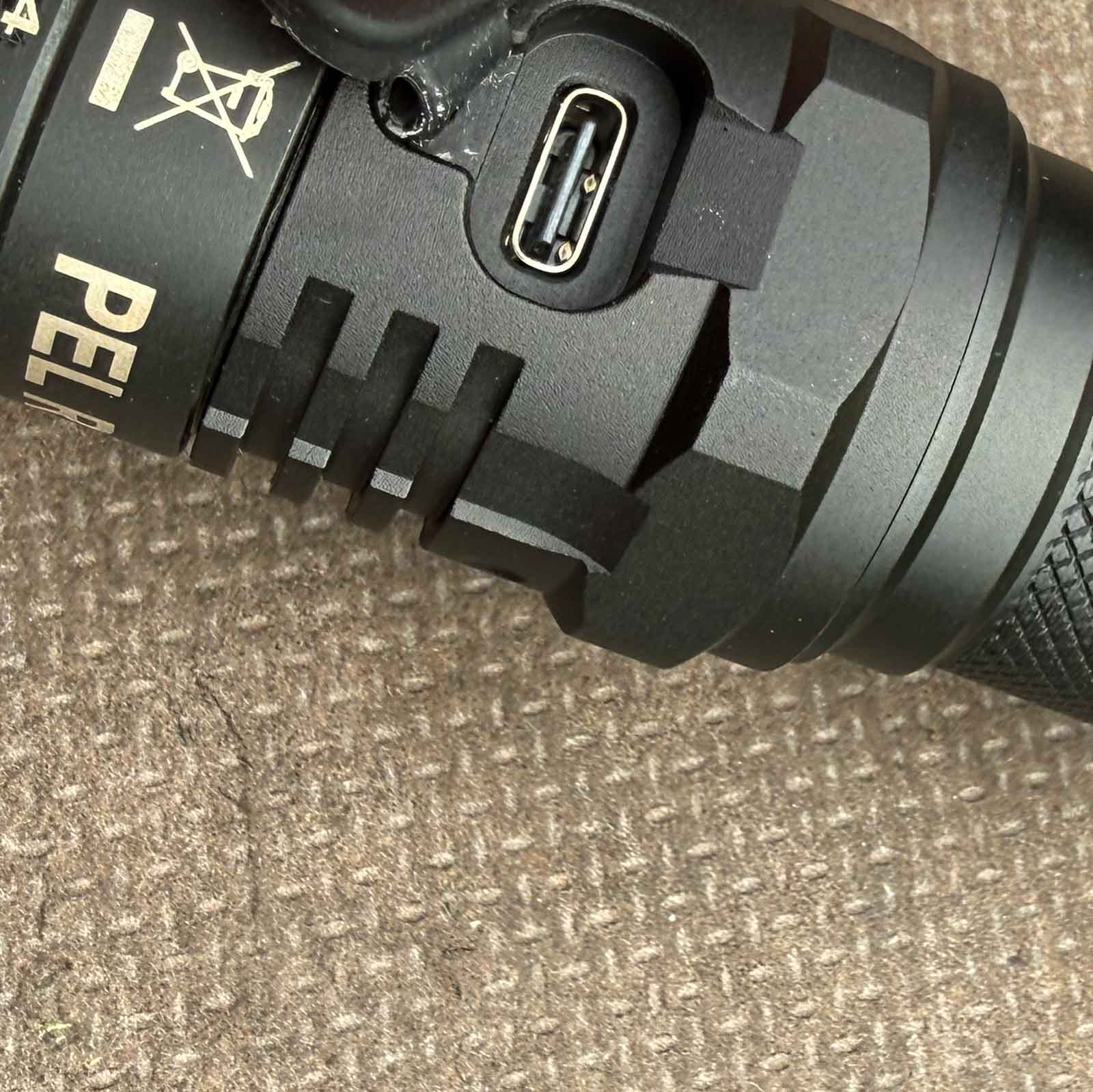 Nitecore P20iX PEL 2.0 – Polizei-Taschenlampe mit 4000 lm, Akku & USB-C