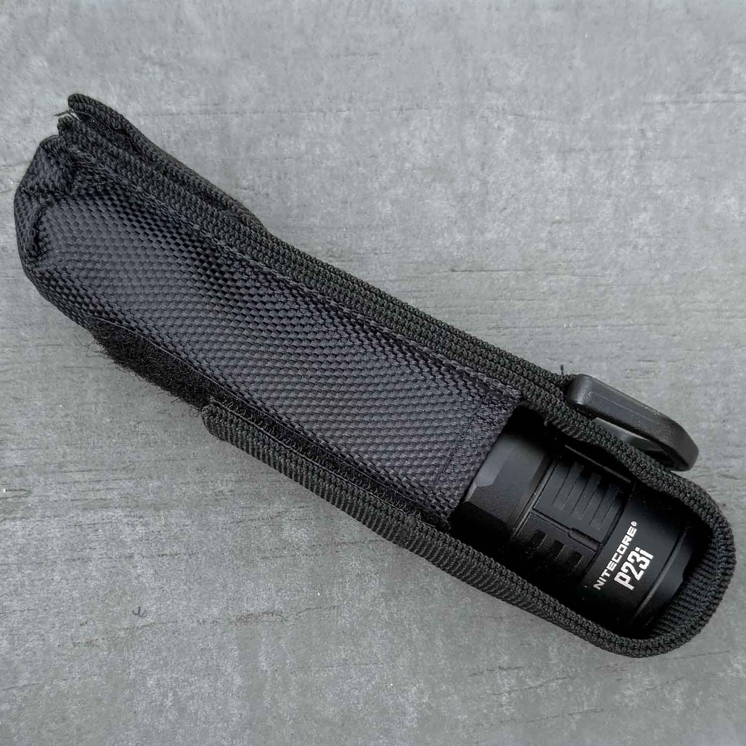Nitecore P23i – taktische Taschenlampe mit 3000 lm, 21700 Akku, USB-C, Holster – Detailansicht