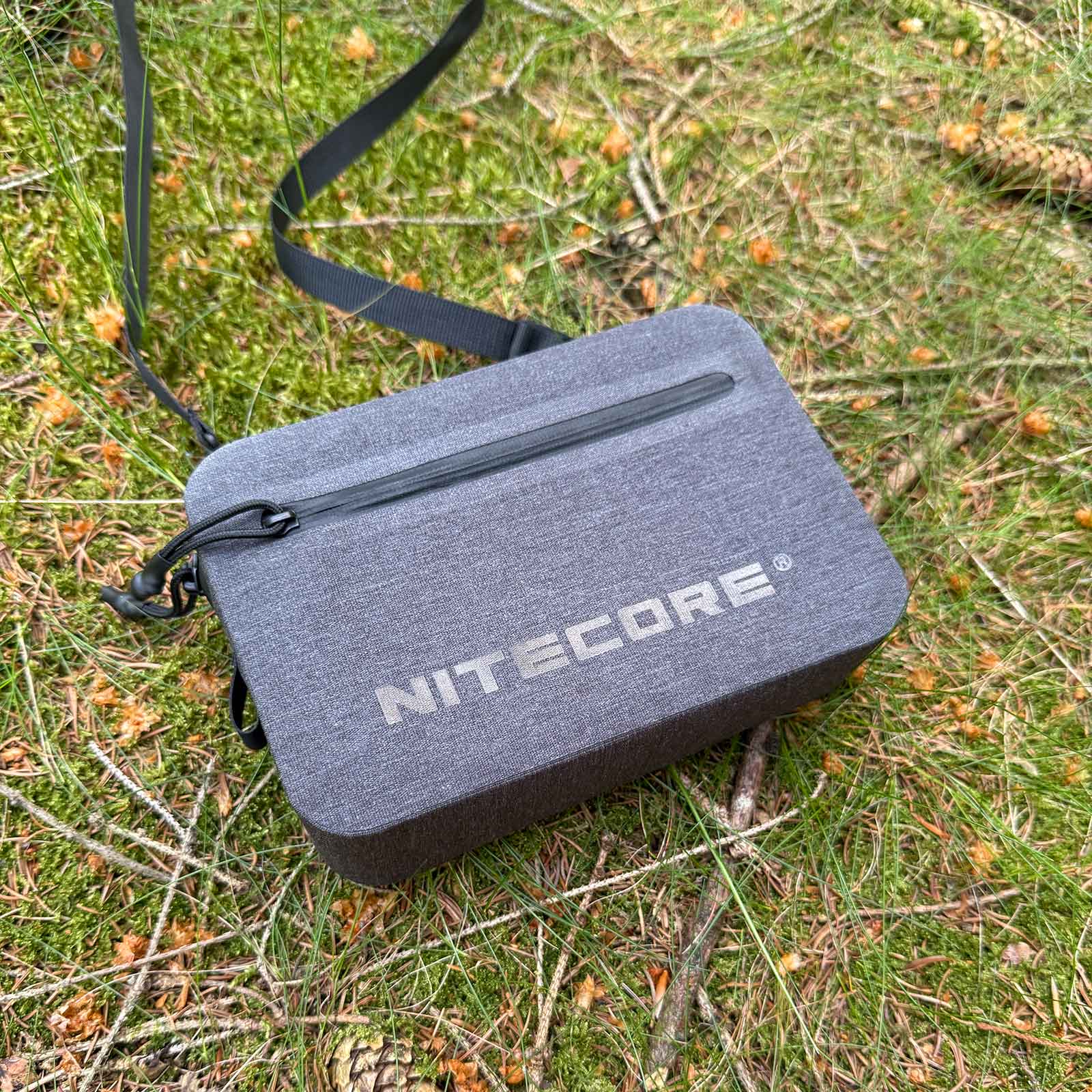 Nitecore NPP02 wasserdichte Umhängetasche in grau