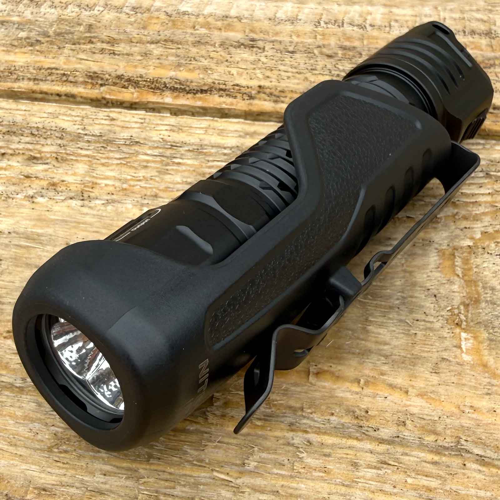 Nitecore P17iX – taktische Taschenlampe mit 5000 lm, 5500 mAh Akku, USB-C – LEDs und Reflektor / Etui und Tragezubehör