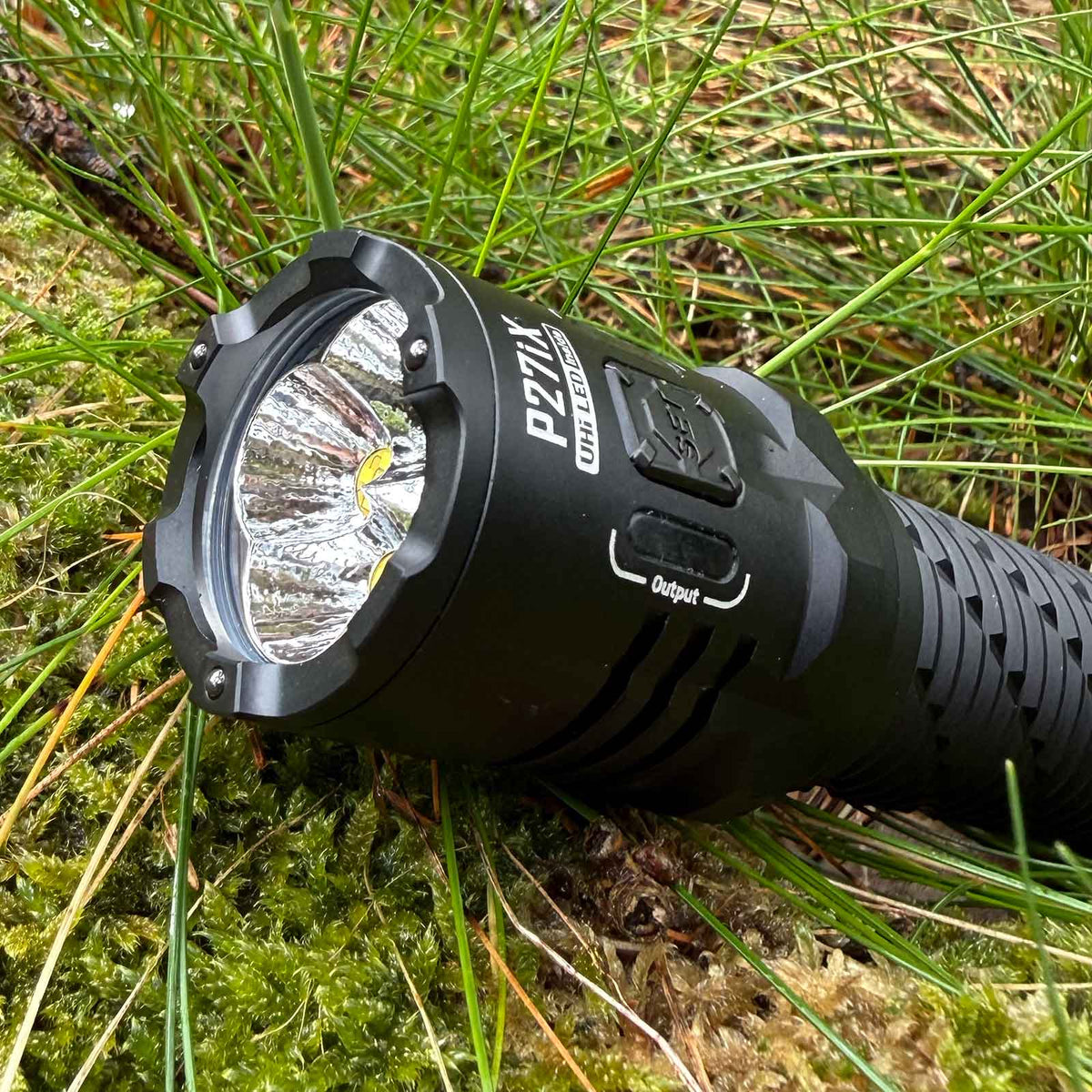 Nitecore P27iX Taschenlampe - Ansicht vorn Glasbrecher Bezel