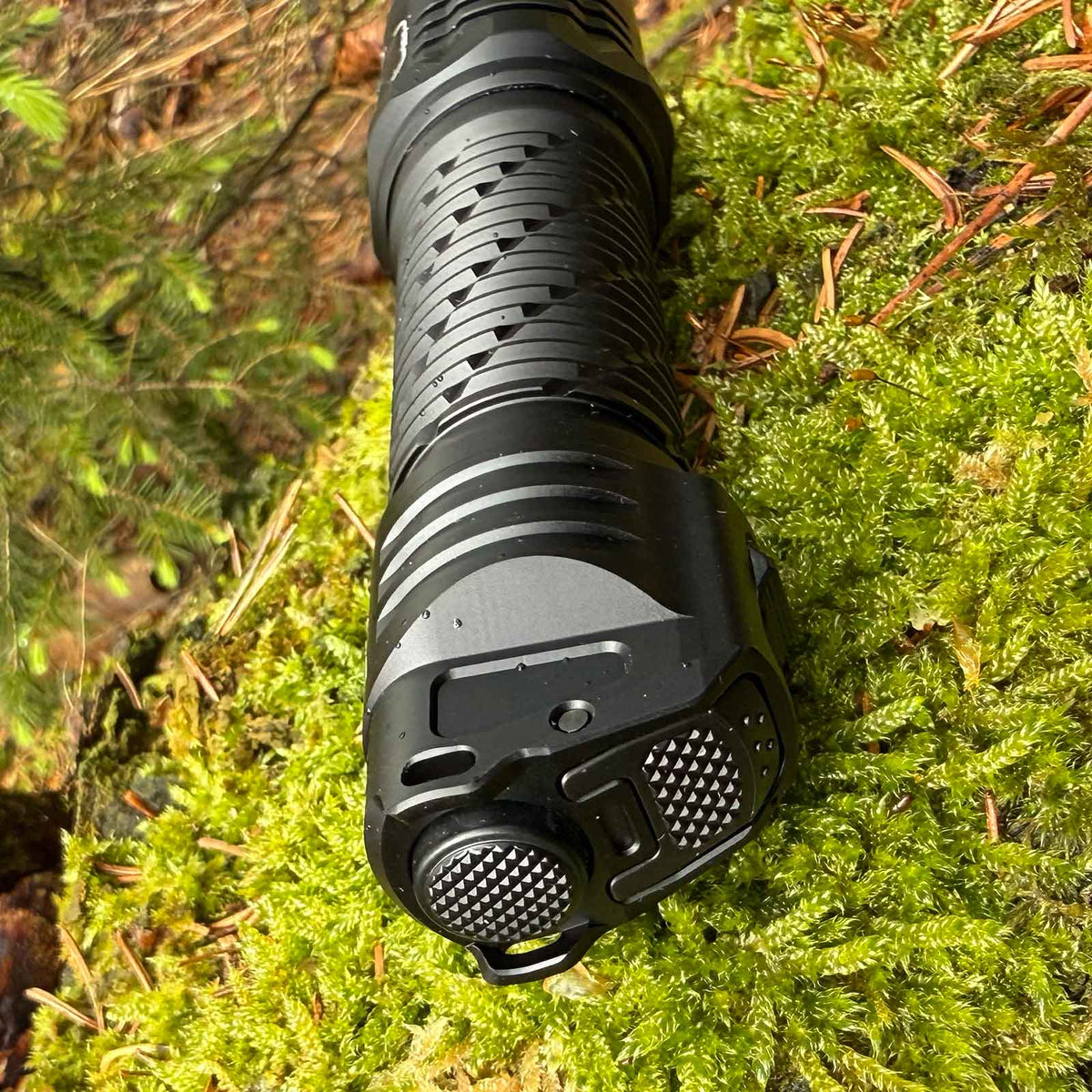 Nitecore P27iX – Polizei Taschenlampe mit Spot-und Flutlicht, 5000 lm, Akku, USB-C – Bedienung und Schalter