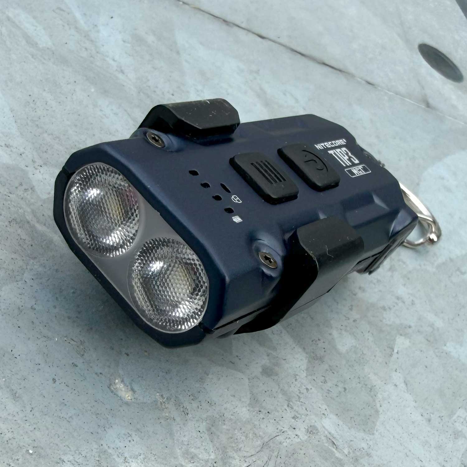 Nitecore TIP3 – Schlüsselbundlampe mit 3 Lichtfarben, 720 Lumen, USB-C & Clip – Detailansicht