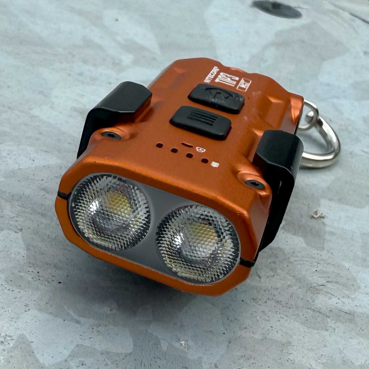 Nitecore TIP3 – Schlüsselbundlampe mit 3 Lichtfarben, 720 Lumen, USB-C & Clip – Detailansicht