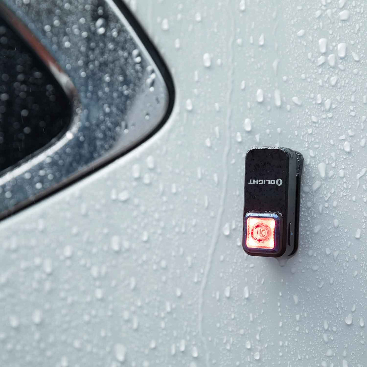 Olight Oclip – Multifunktionslampe mit Clip, Magnet, Rotlicht, USB-C (schwarz)