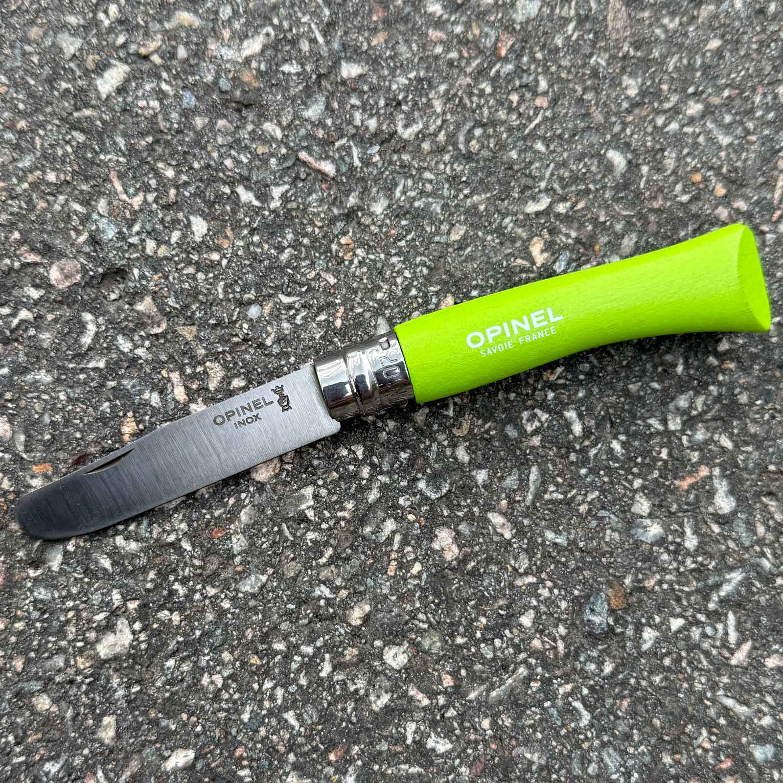 Opinel No 07 Kindermesser mit Rundspitze und Virobloc, Farbe rot – Klinge im Detail / Messeransicht