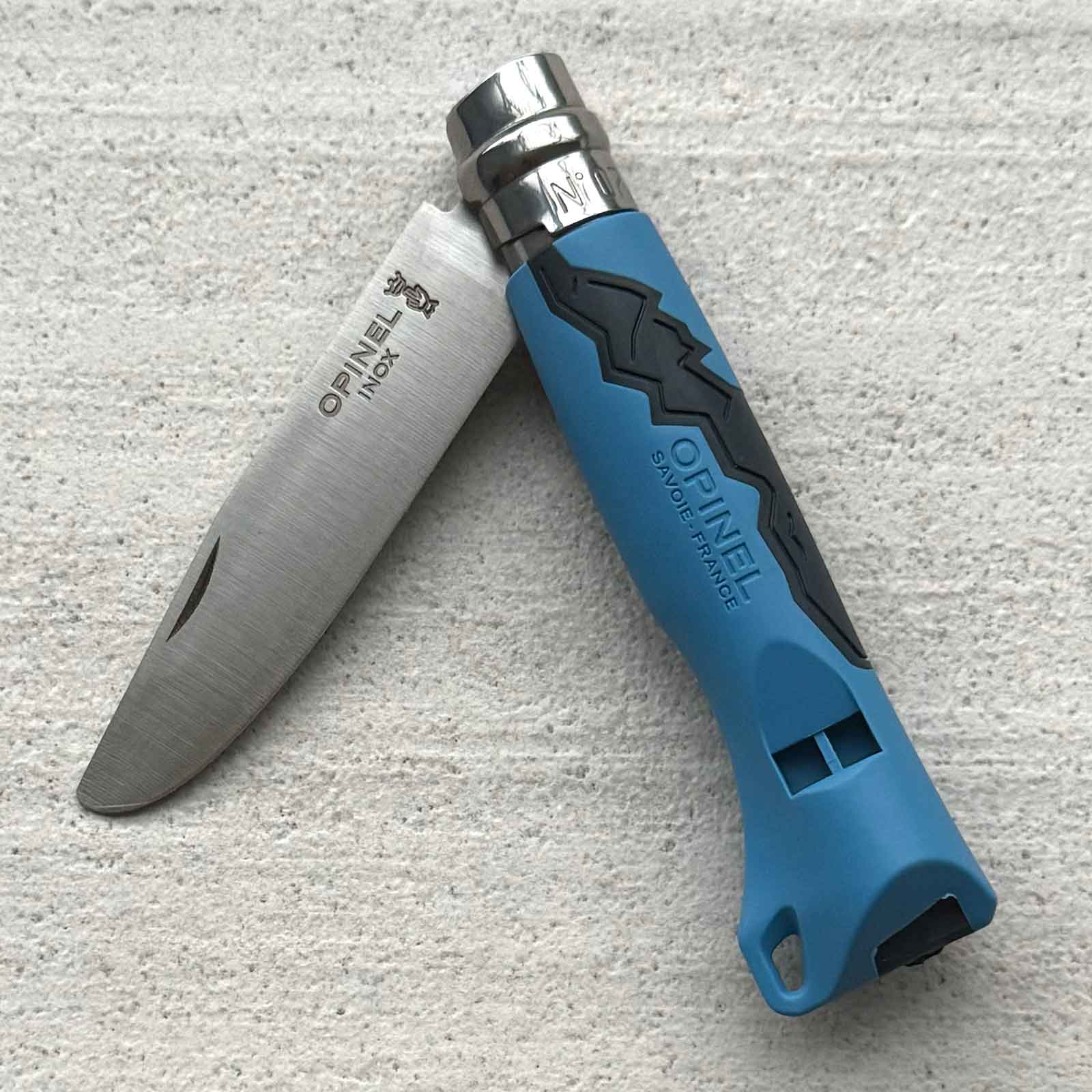 Opinel No 07 Outdoor Junior Kindermesser mit Signalpfeife, Farbe blau – Outdoor-Einsatz / Messeransicht