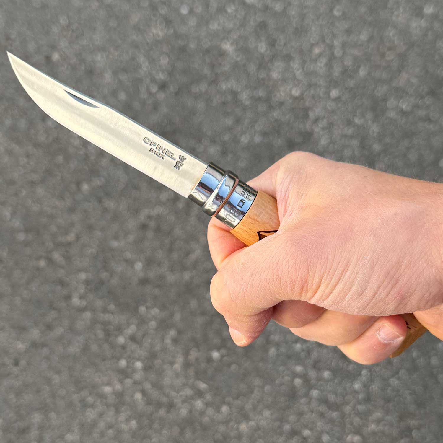 Opinel No 08 Gravure Climbing – Leichtes Outdoor- & Sammlermesser mit Gravur – Detailansicht