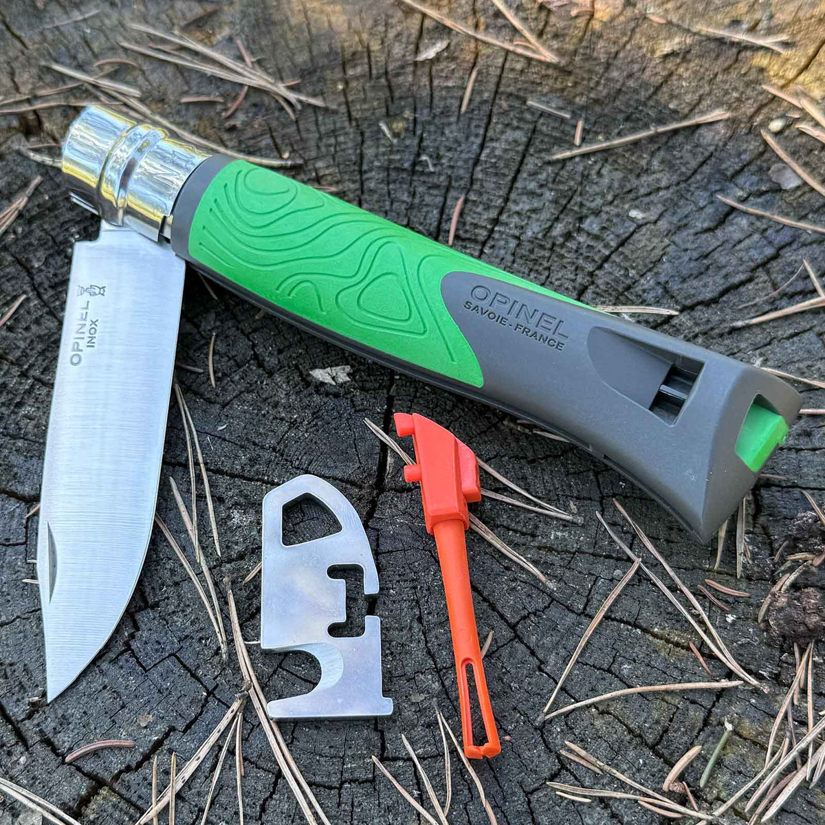 Opinel No 12 EXPLORE - großes Taschenmesser mit Zeckenzange – Farbvariante grün – Detailansicht 10