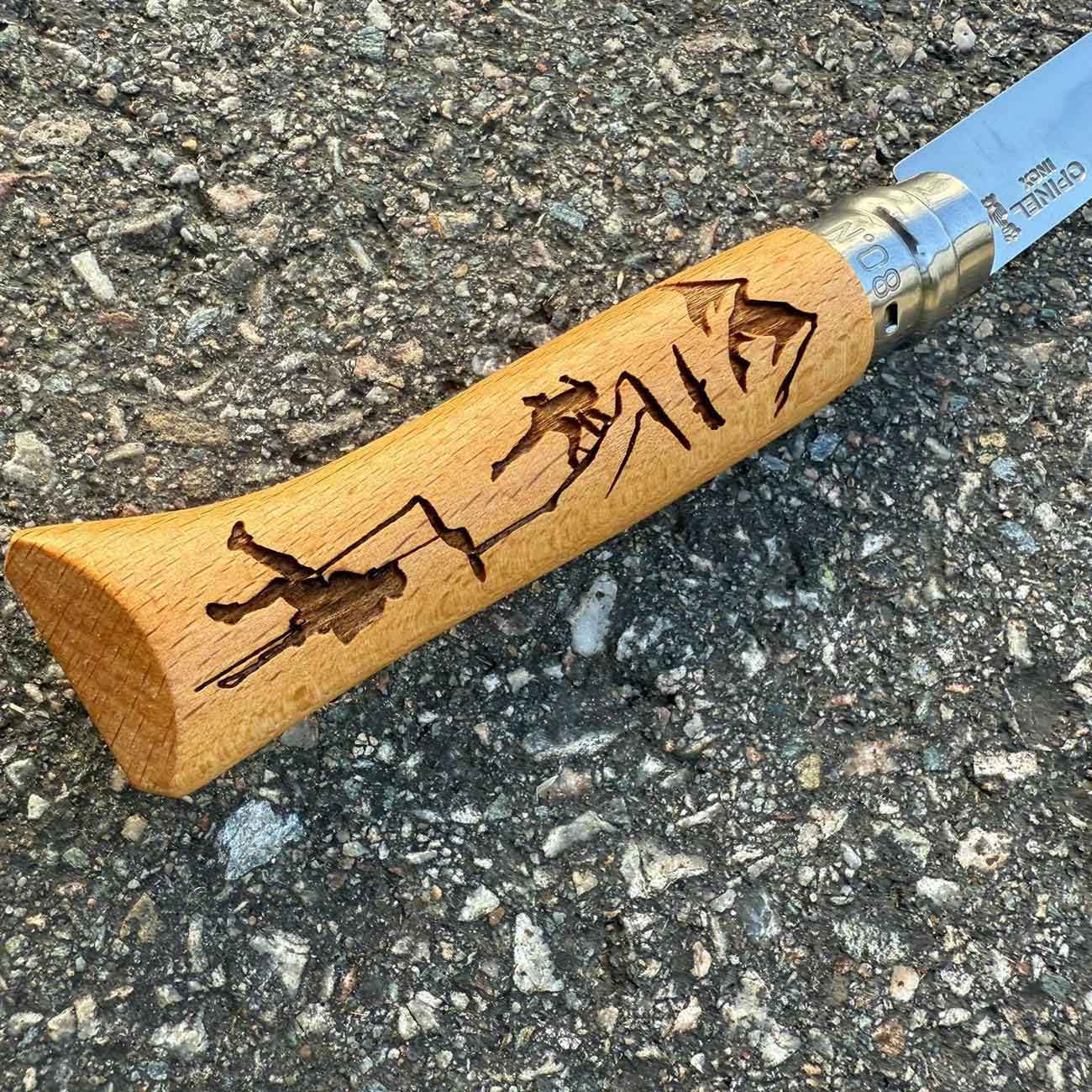 Opinel No 08 Gravure Climbing – Leichtes Outdoor- & Sammlermesser mit Gravur – Detailansicht
