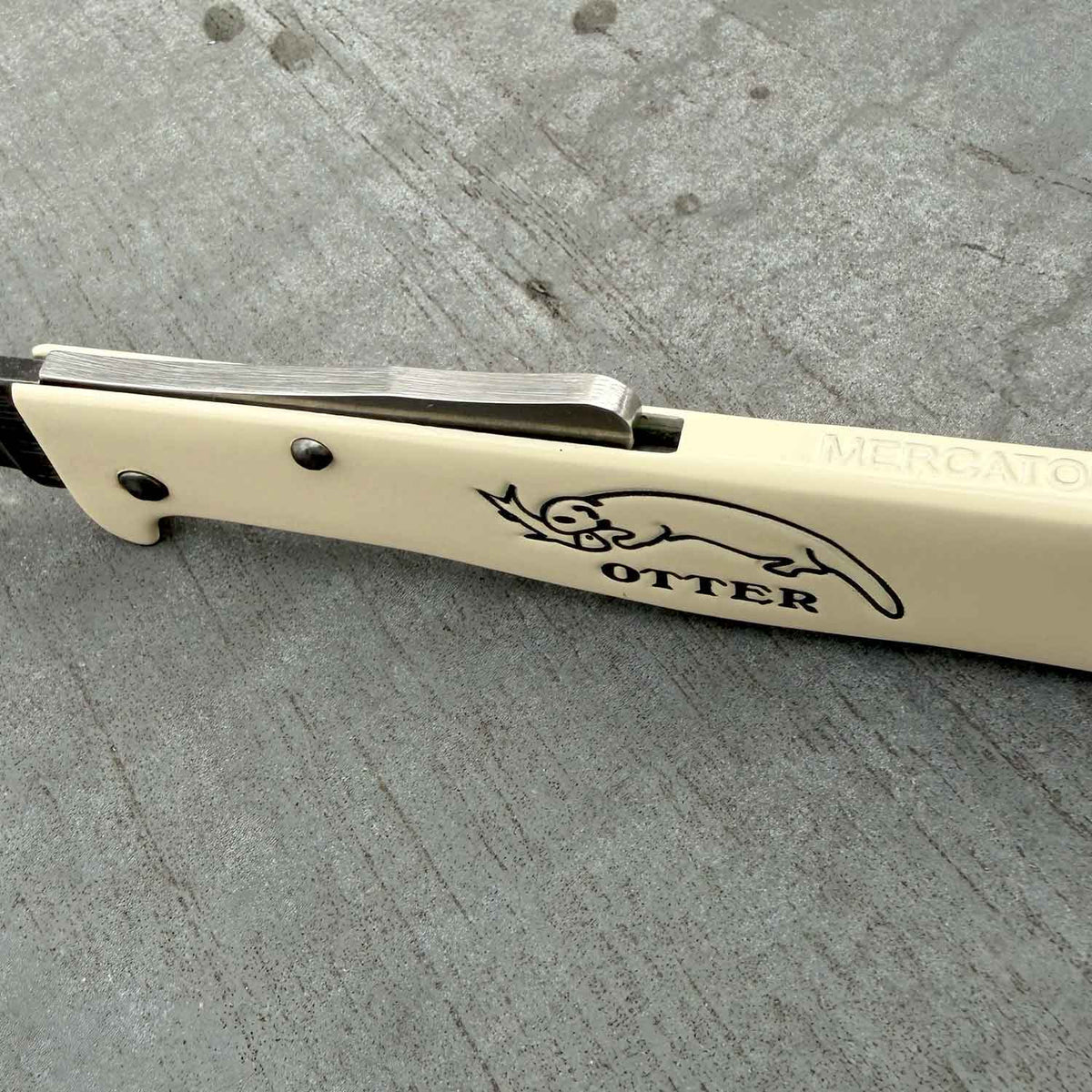 Otter Mercator Creme Taschenmesser stonewashed C75 Stahl (10-126 rg stone) – Detailansicht