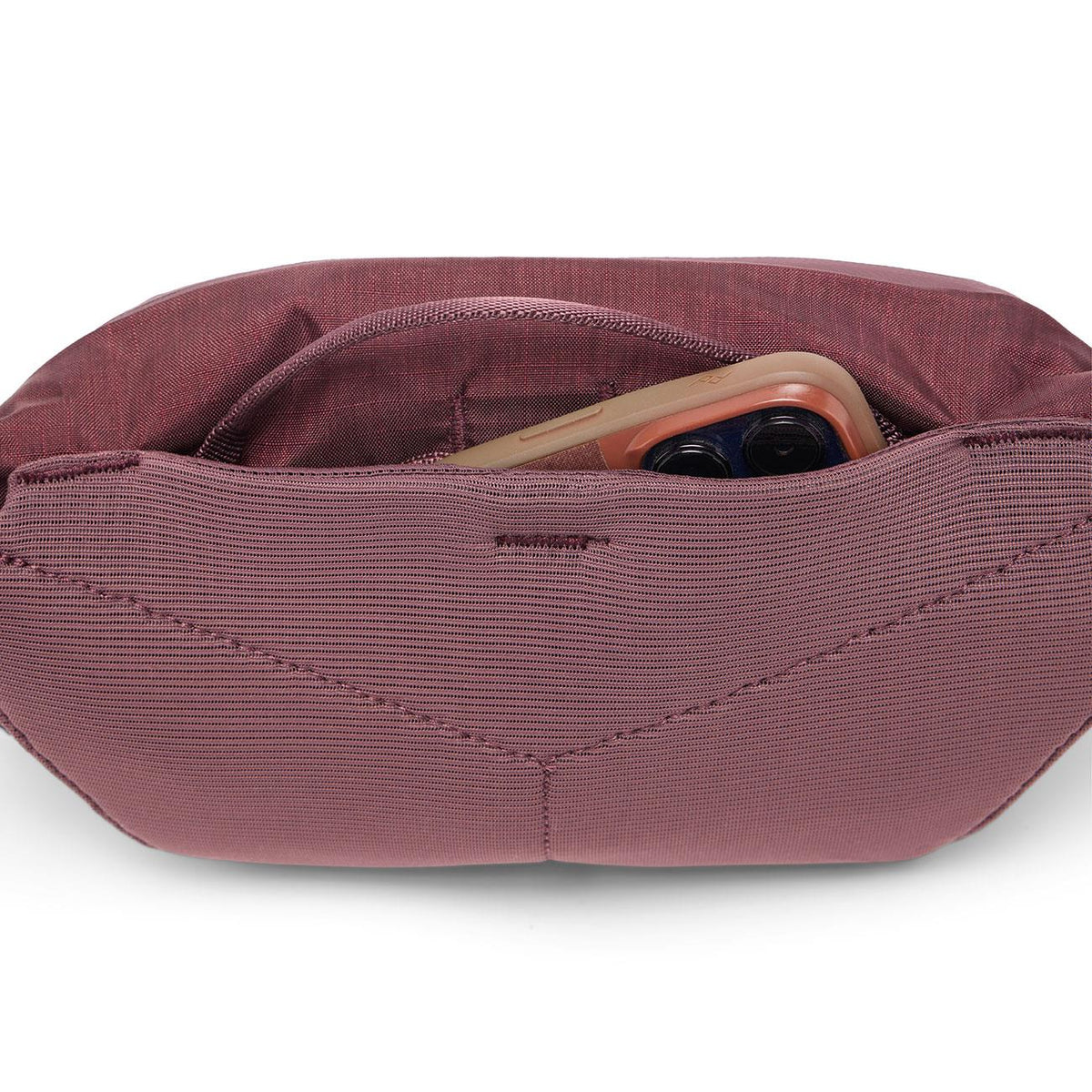 Peak Design Outdoor Sling Bag 2L in 4 Farben – Farbvariante violett, Sling Bag – Detailansicht 13