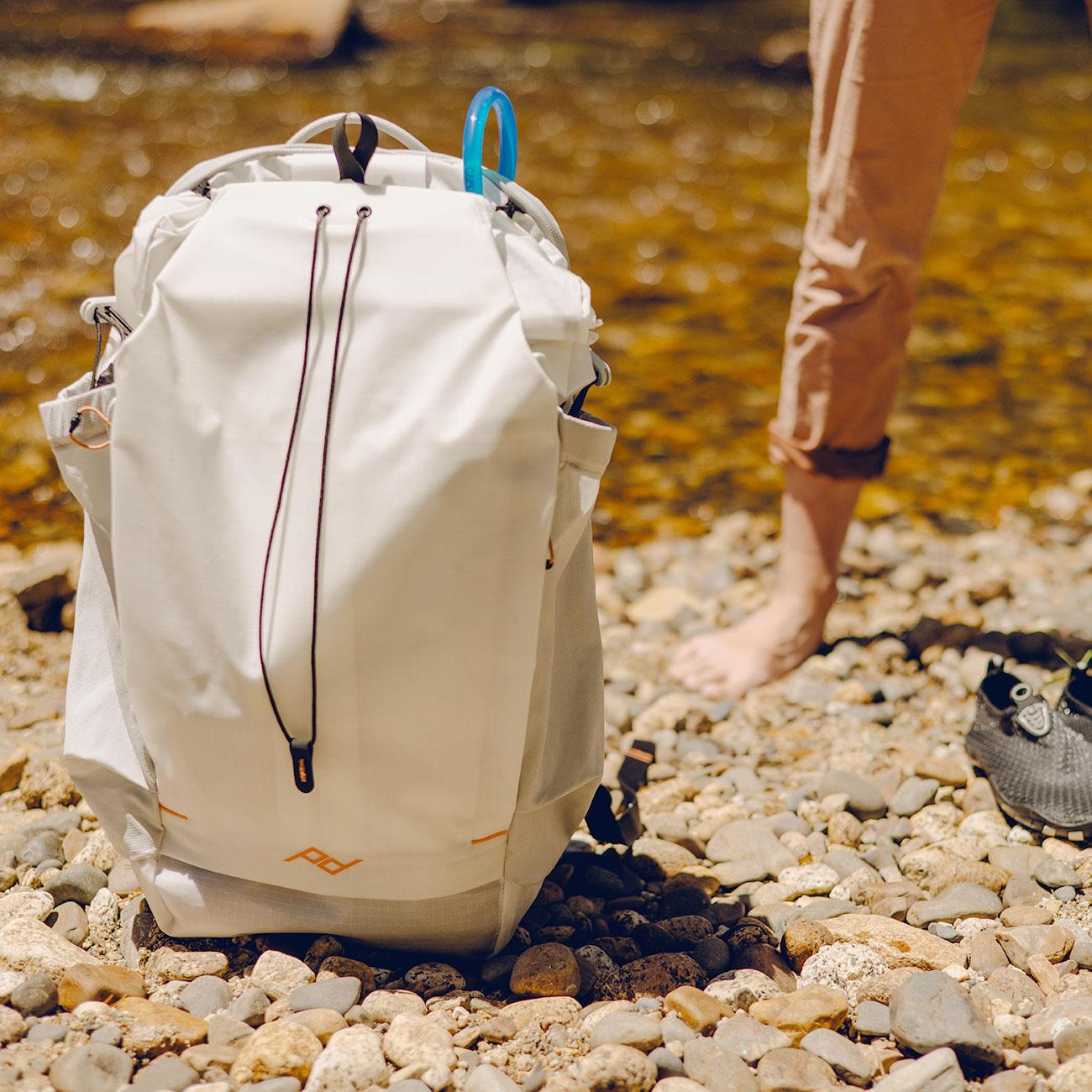Peak Design Outdoor Backpack 25 Liter - Rucksack in 3 Farben – Detailansicht