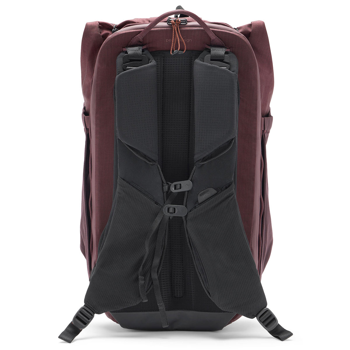 Peak Design Outdoor Backpack 25L – Beim Outdoor-Einsatz in violett (Eclipse) – Detailansicht 30