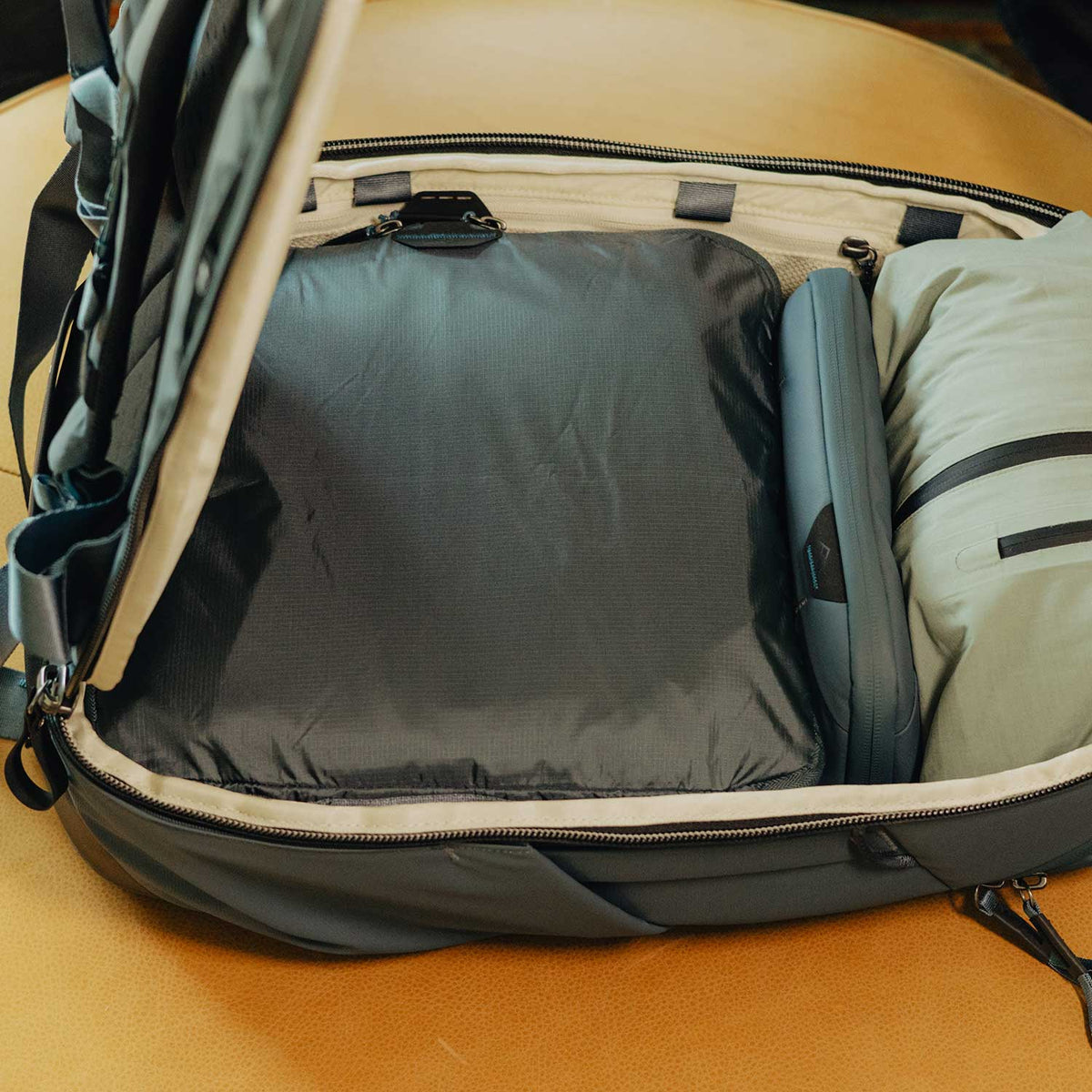 Peak Design Travel Backpack 30L - flexibler Reise- und Kamerarucksack in 6 Farben – Detailansicht