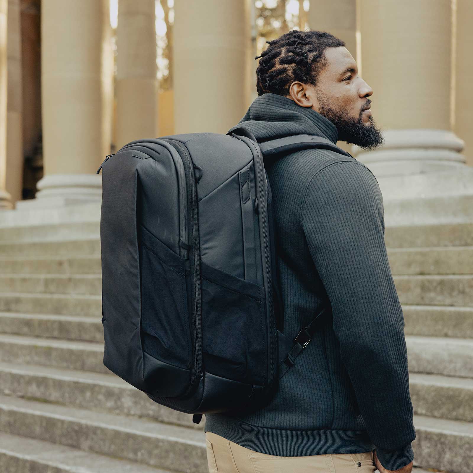 Peak Design Travel Backpack 40L – 2-in-1 Reiserucksack mit Daypack – Rückansicht