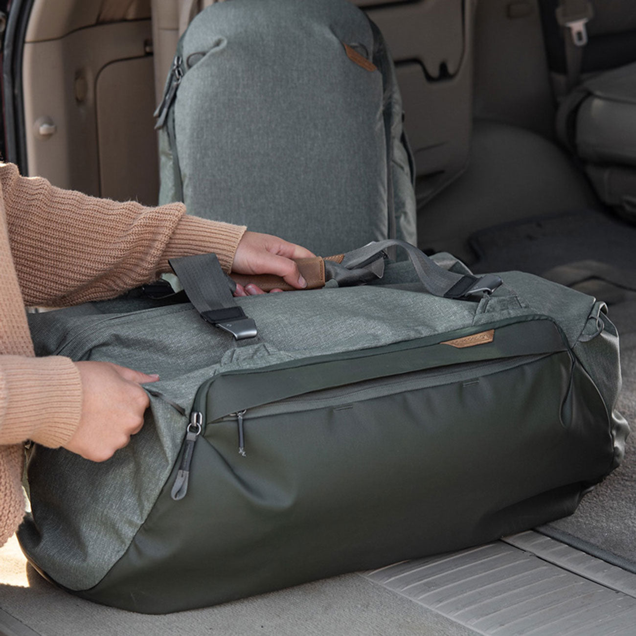 Peak Design Travel Duffel 65 Liter – Mit Rucksack-Trageriemen in salbeigrün