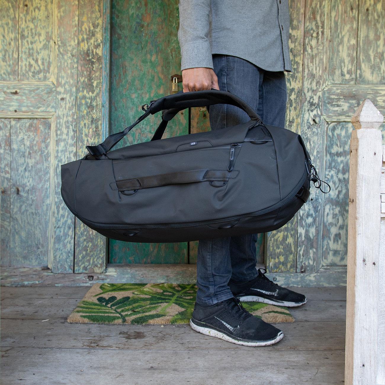 Peak Design Travel Duffelpack 65L – Reisetasche und Rucksack in 4 Farben – Detailansicht