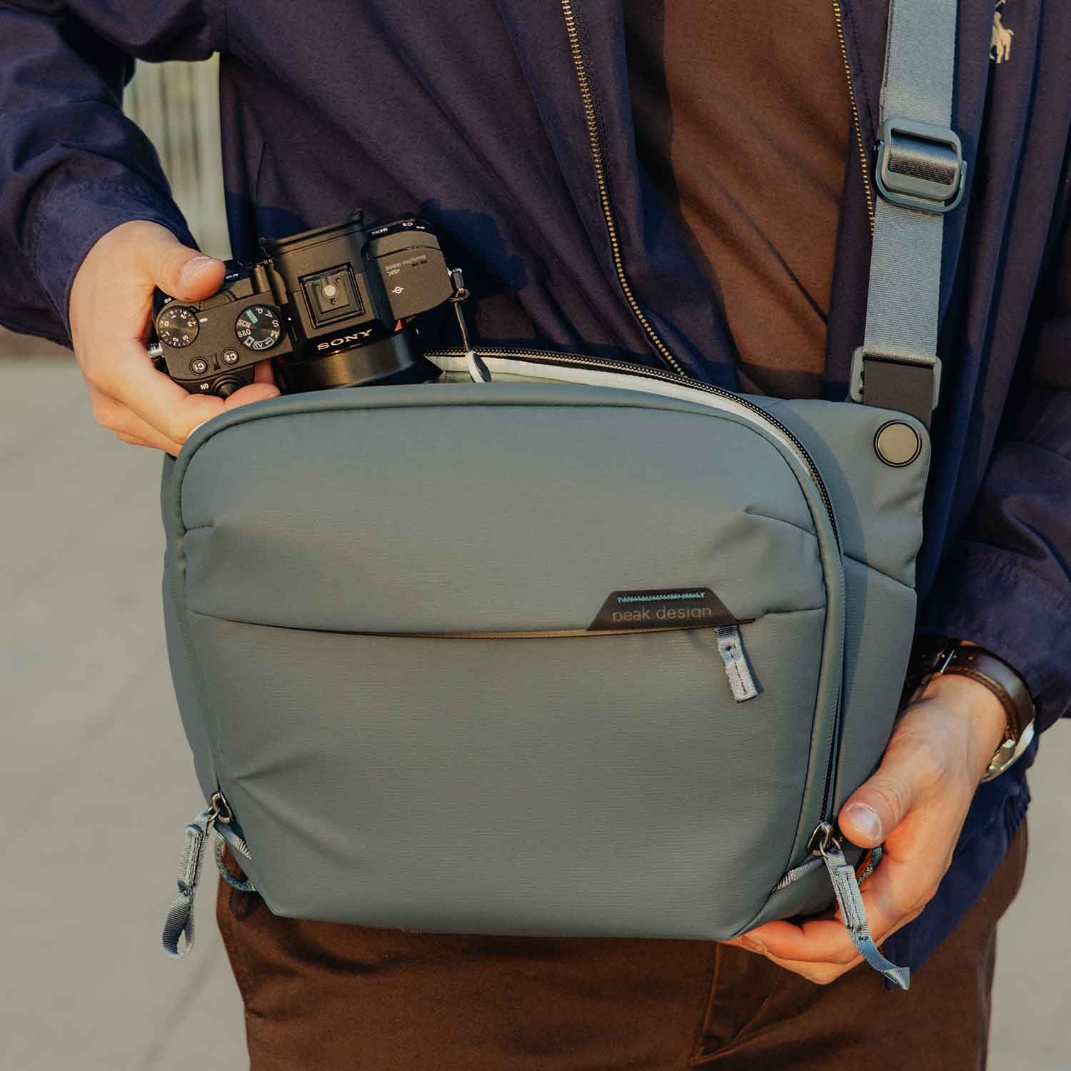 Peak Design Everyday Sling Bag 6L – Foto- und Umhängetasche in 5 Farben – Detailansicht