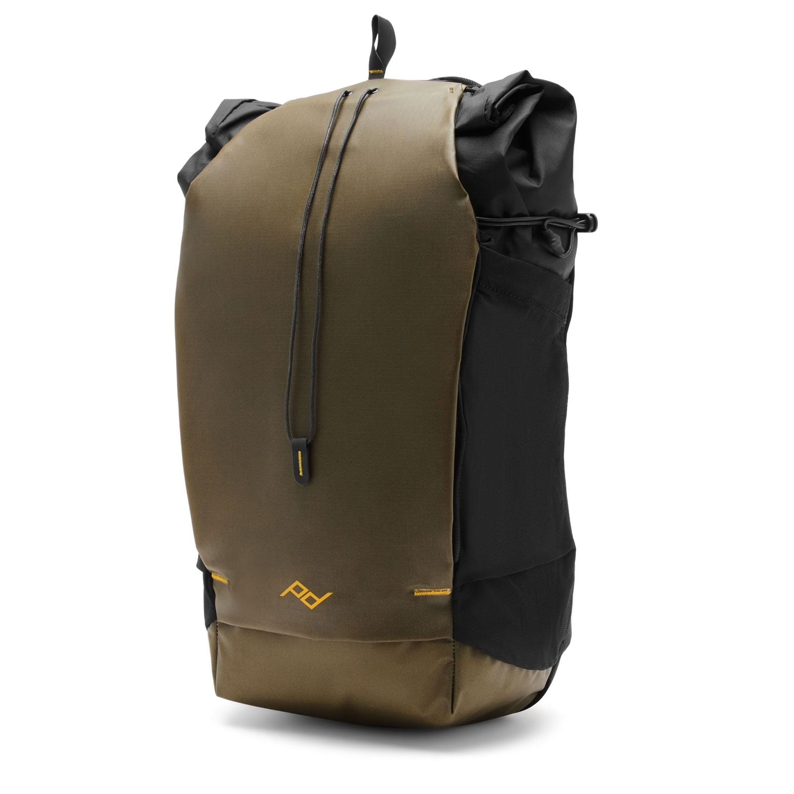Peak Design Outdoor Backpack 25L – Beim Outdoor-Einsatz in olivgrün – Detailansicht 28