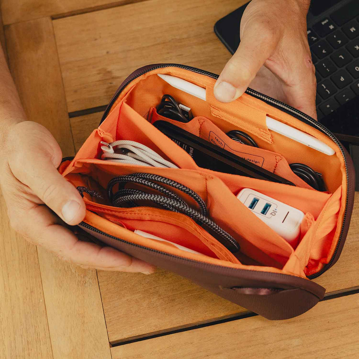 Peak Design Tech Pouch Small - kleine Organizer-Tasche für Zubehör – Detailansicht