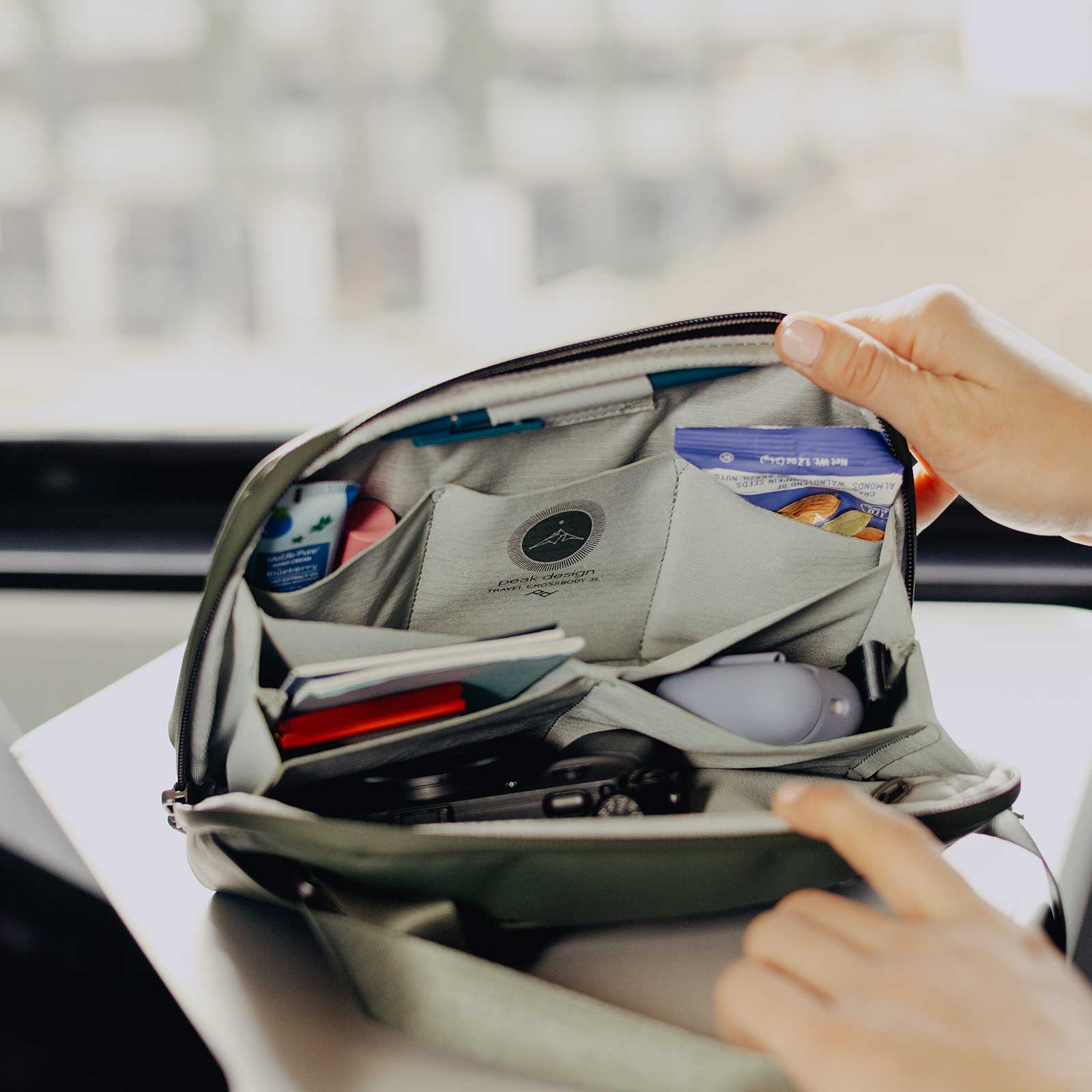 Peak Design Travel Crossbody 3L – Schultertasche – mit Lieferumfang