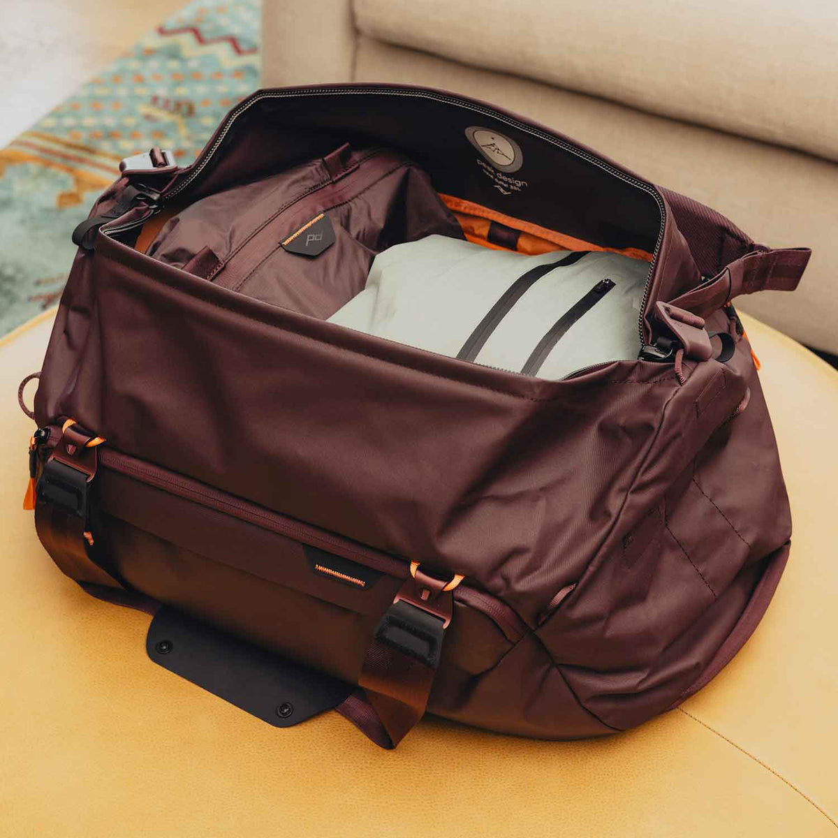 Peak Design Travel Duffel 35 Liter – Große Öffnung für bequemes Packen in violett (Eclipse)