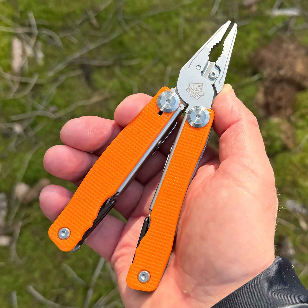 PUMA TEC Steel Multitool orange - Größe in Handfläche