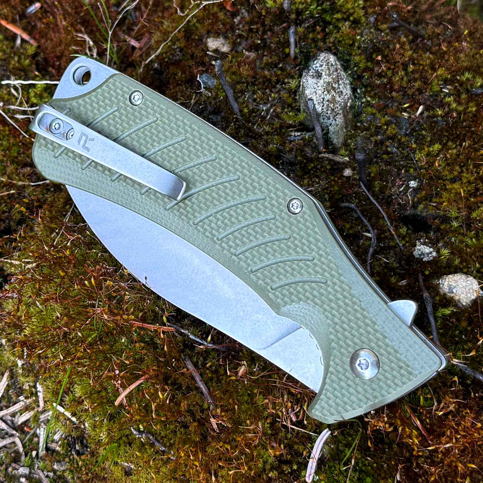 Revo Ness Green Taschenmesser – Farbvariante grün, für Outdoor und Camping – Detailansicht 4