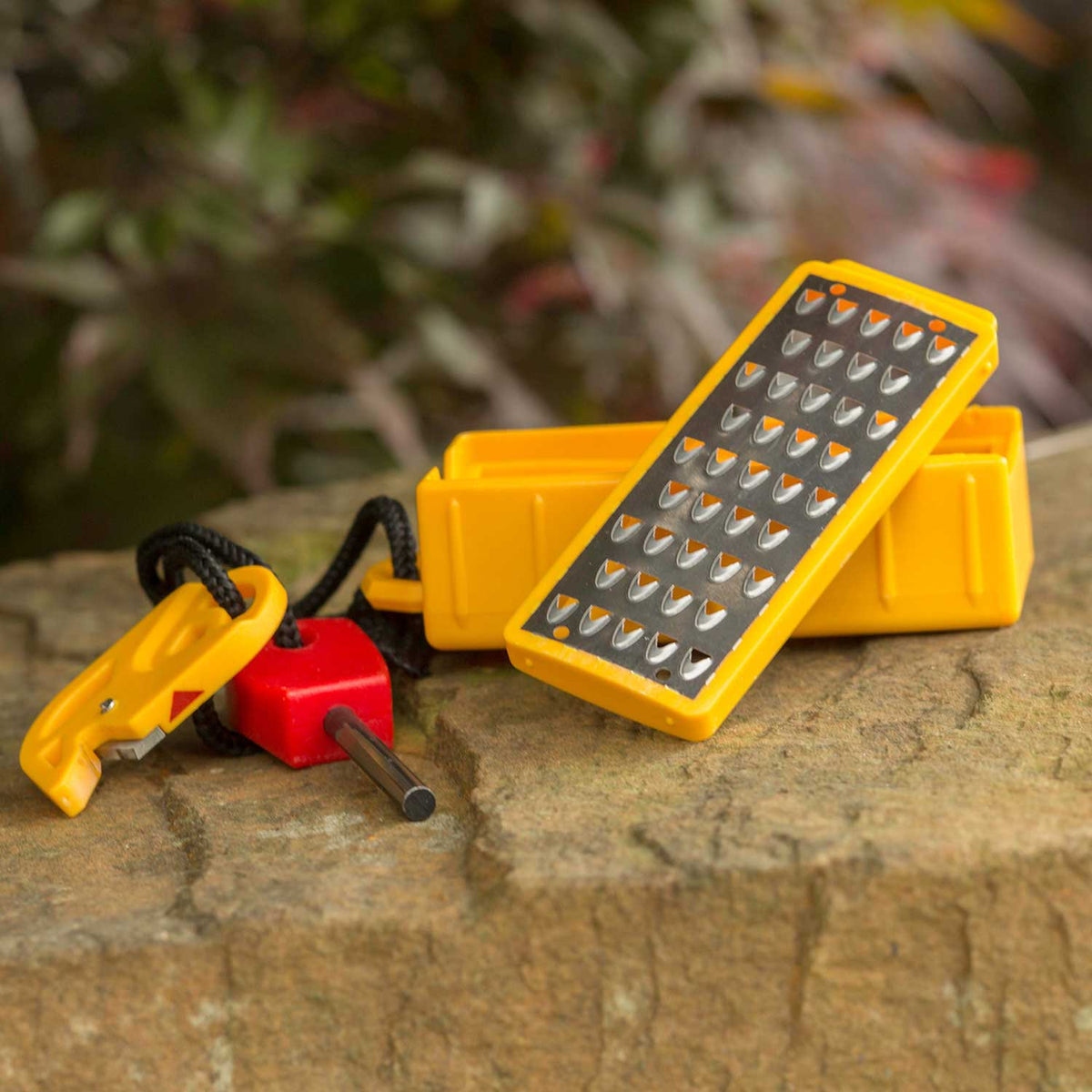 Smith’s Natural Tinder Maker – Feuerstarter-Set mit Zunder-Raspel