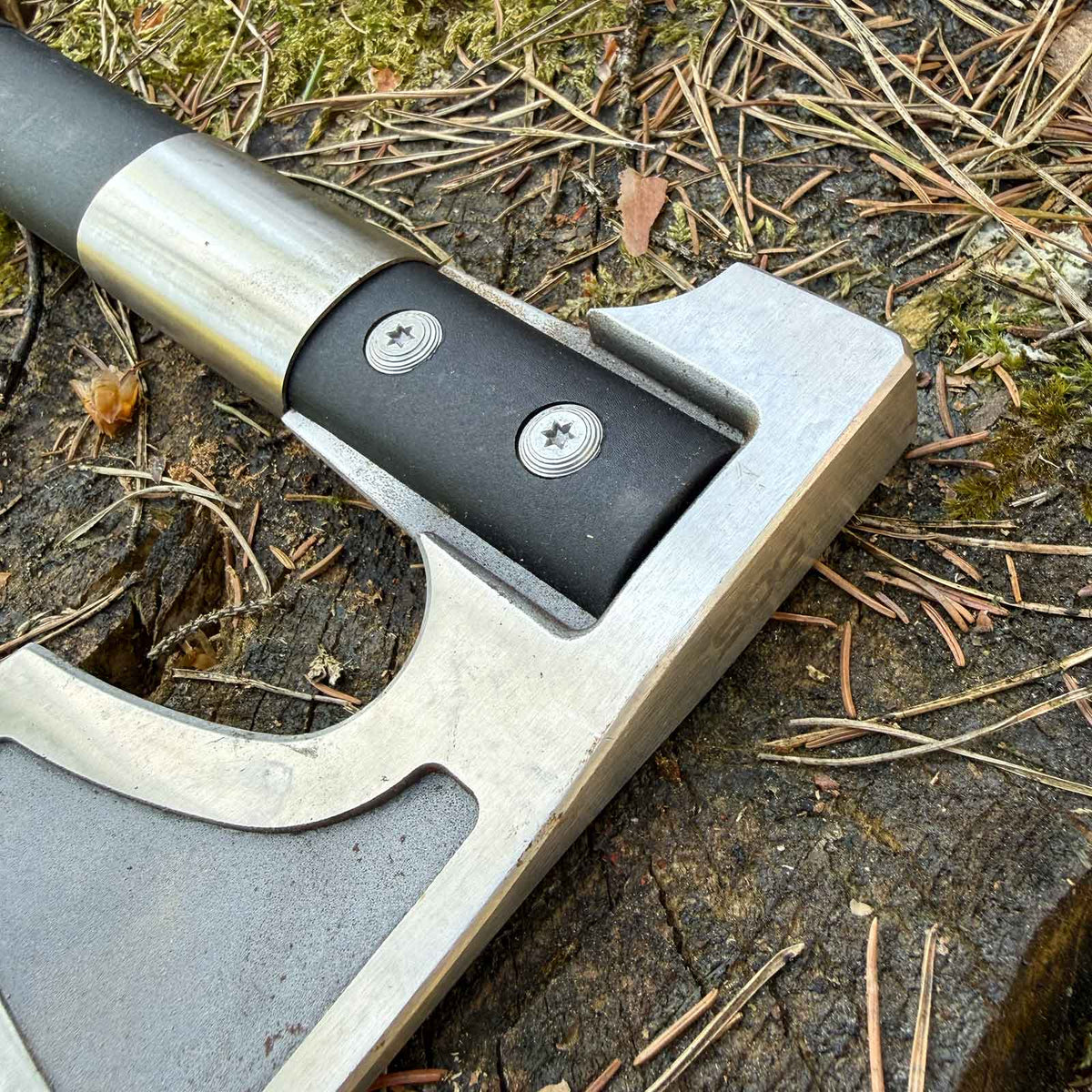 SOG Camp Axe – kompaktes Beil für Outdoor, Bushcraft & Camping – Detailansicht