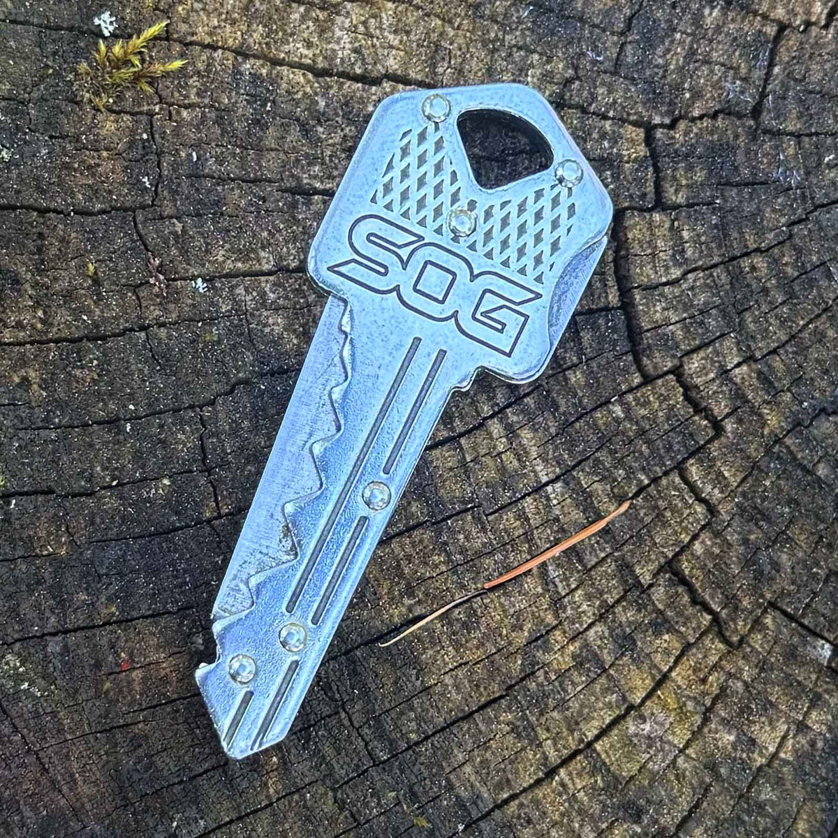 SOG Key Knife Schlüsselanhänger - Mini Taschenmesser im Schlüsselformat in 2 Farben – Messeransicht