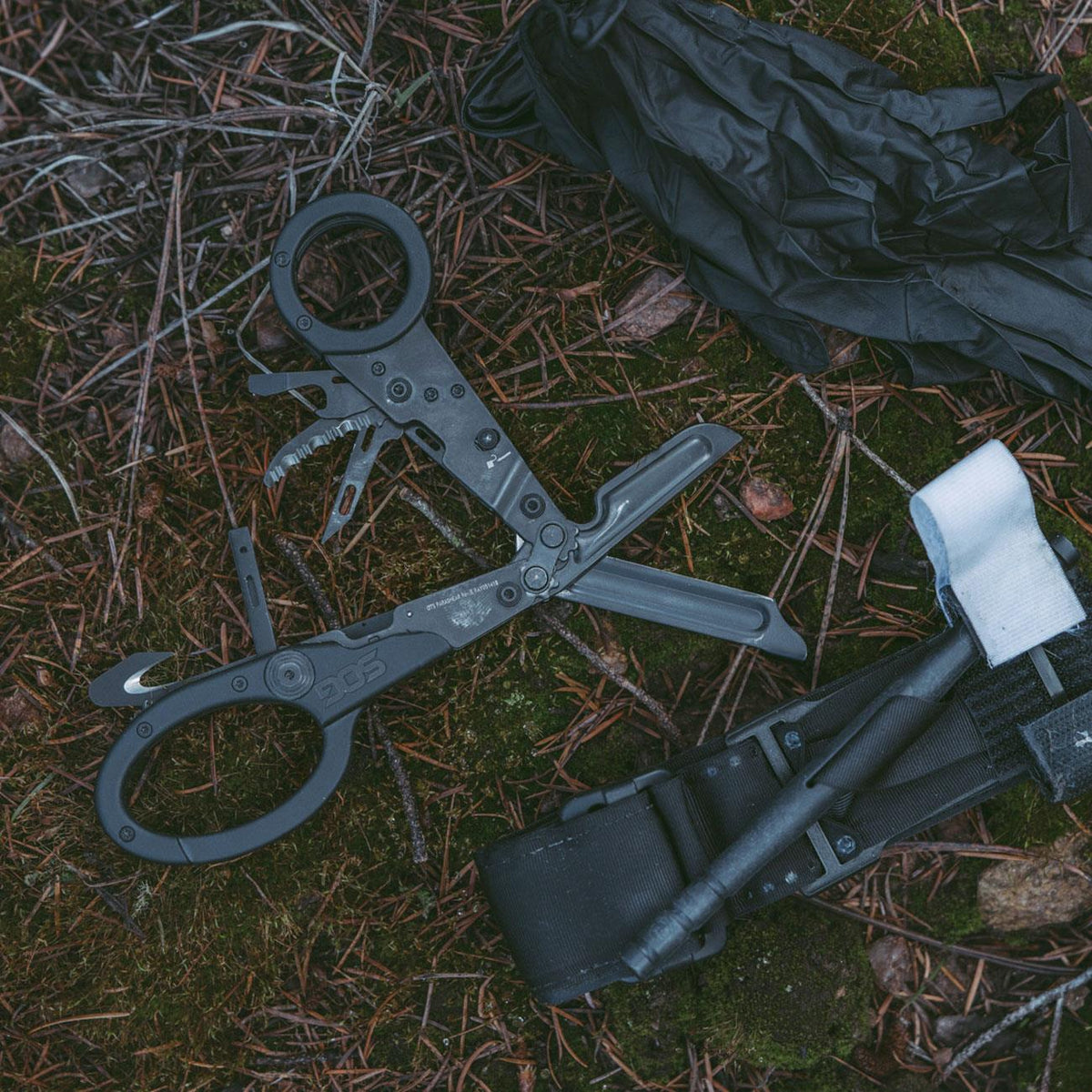 SOG ParaShears Black - Rettungsschere & Multitool mit Nylonholster 12 Funktionen