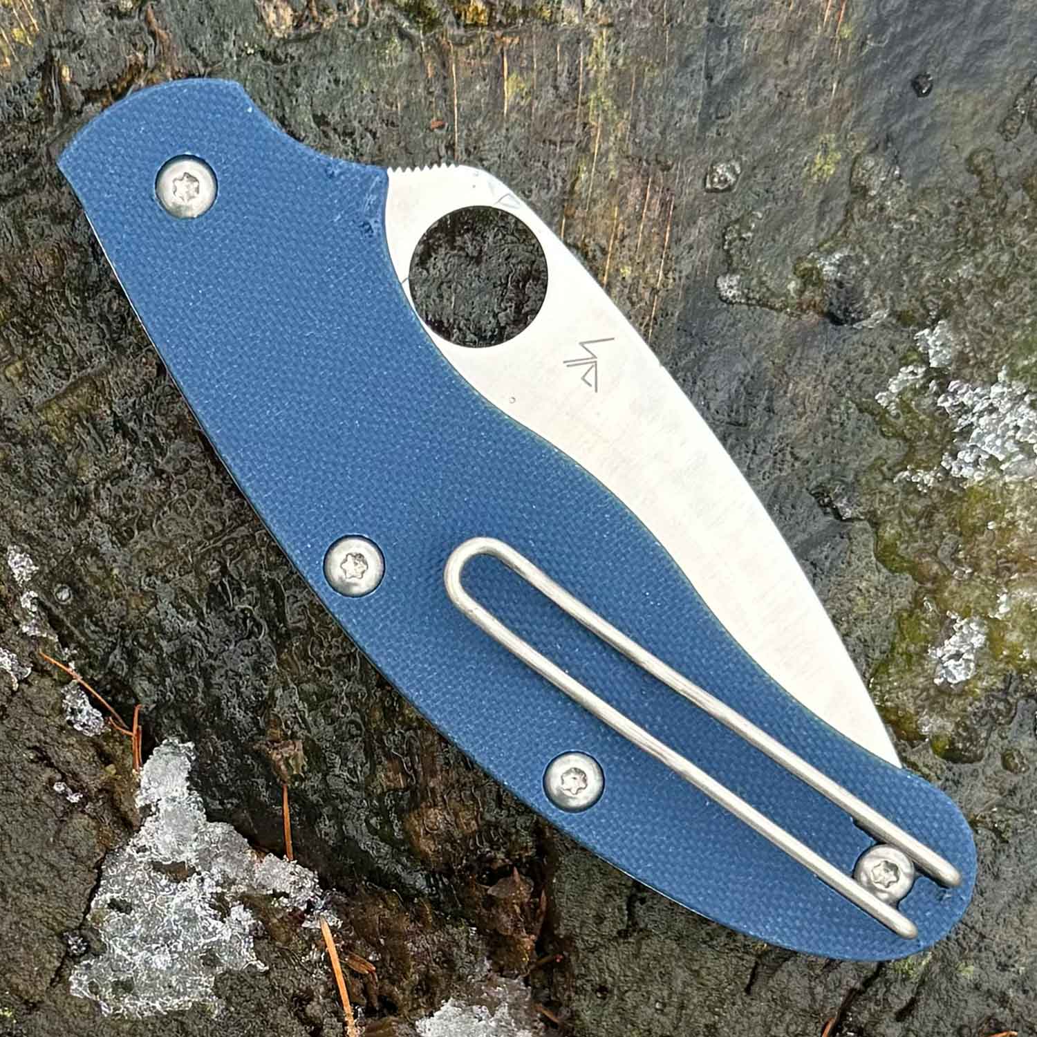 Spyderco UK Penknife Cobalt Blue G10 CPM-SPY27 PlainEdge Taschenmesser mit Clip – Detailansicht