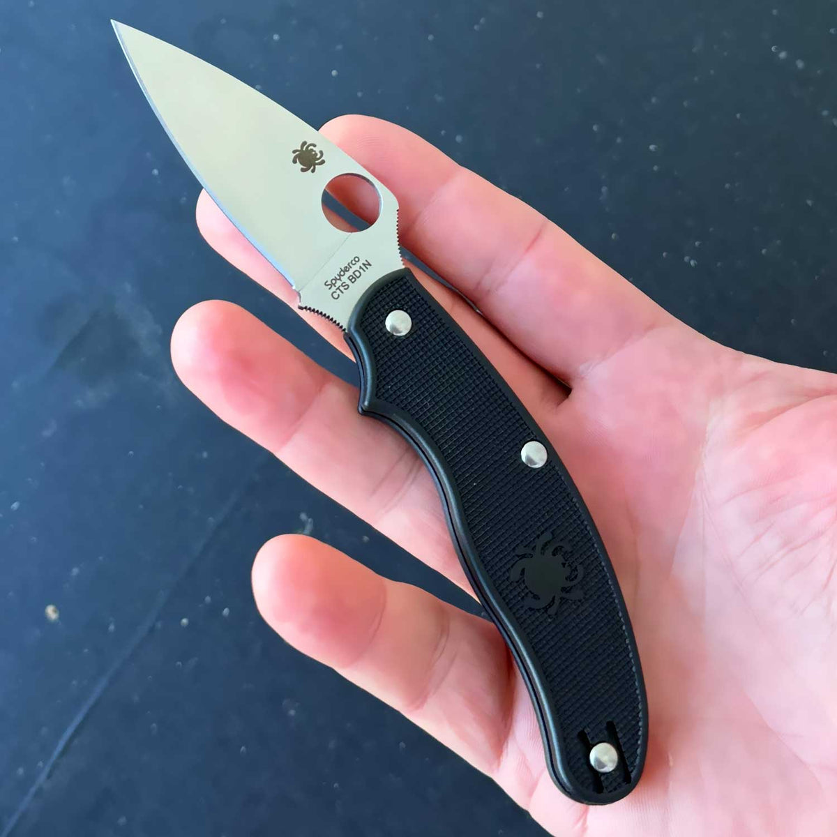 Spyderco UK Pen Knife – leichtes Slipjoint-Taschenmesser mit umsetzbarem Clip – Detailansicht