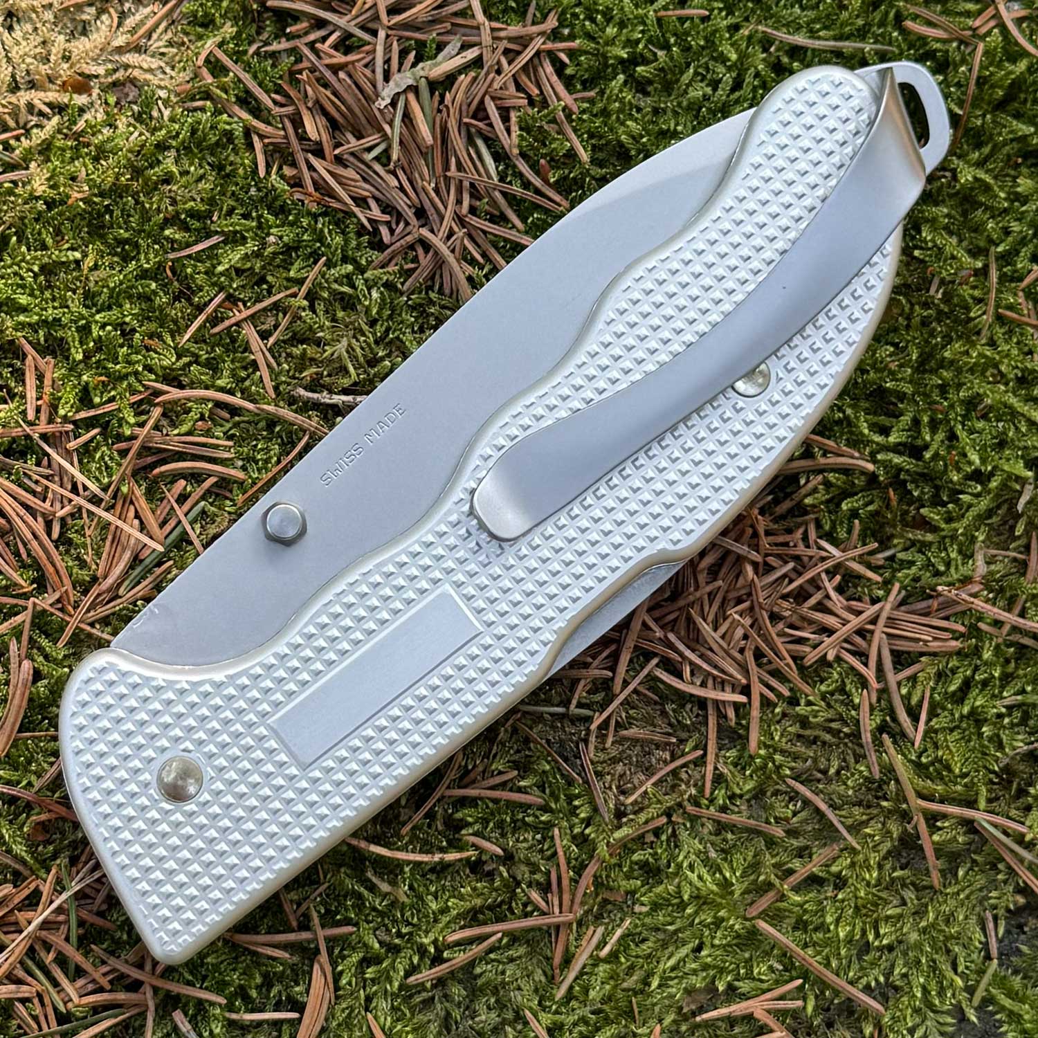 Victorinox Evoke BSH Alox - robustes Schweizer Taschenmesser – Clip und Befestigung – Detailansicht 14