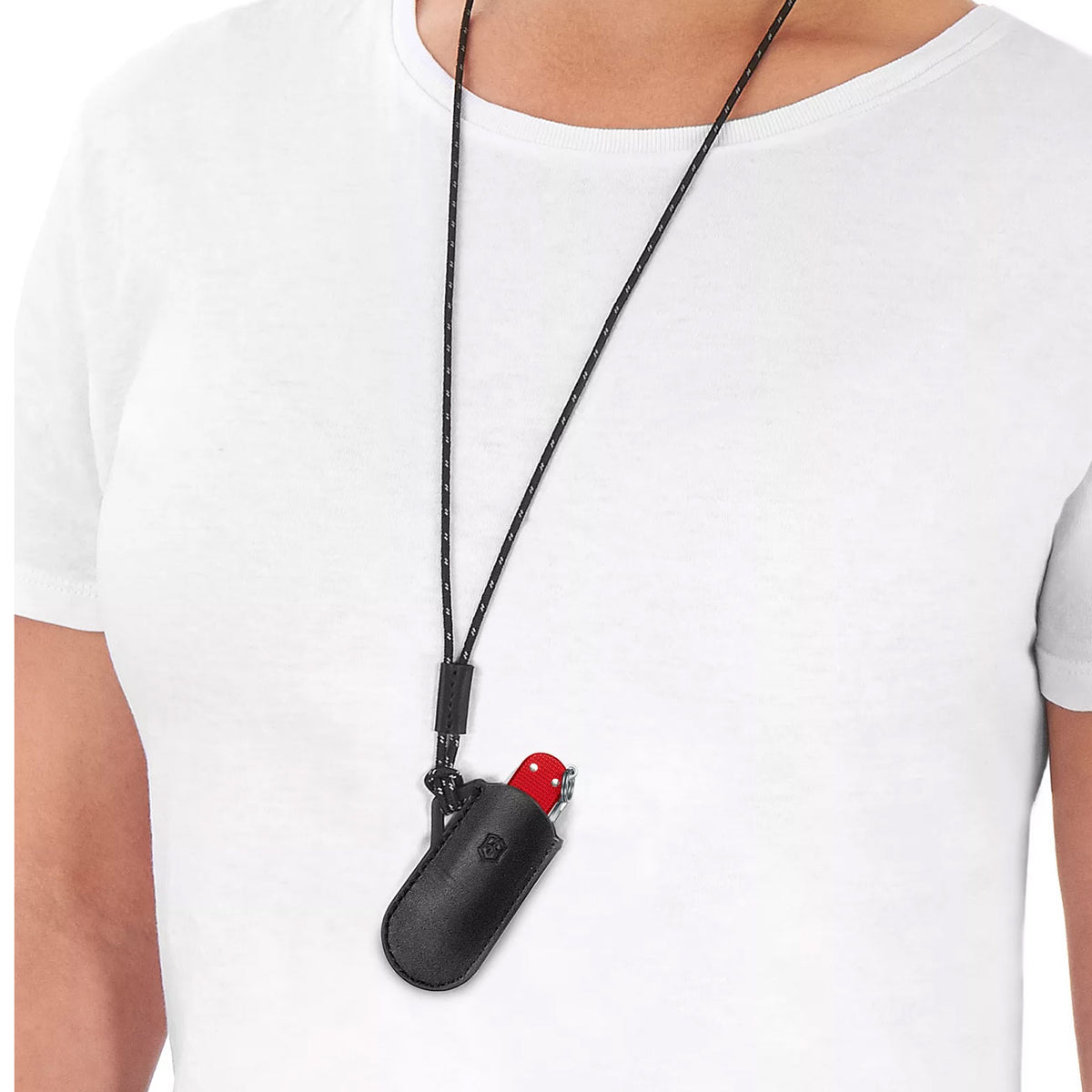 Victorinox Lederetui mit Kordel für Classic Taschenmesser in 5 Farben – Detailansicht