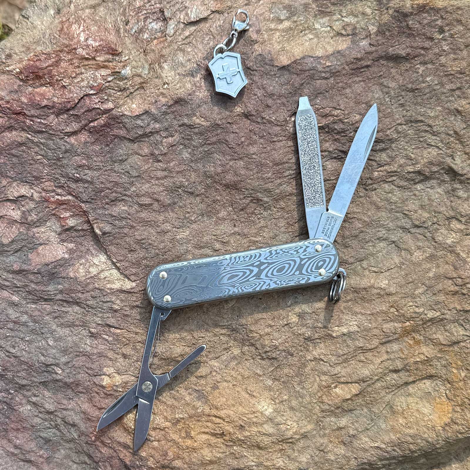 Victorinox Classic SD Brilliant Taschenmesser in 3 Varianten - Limited Edition – Klinge und Schneide