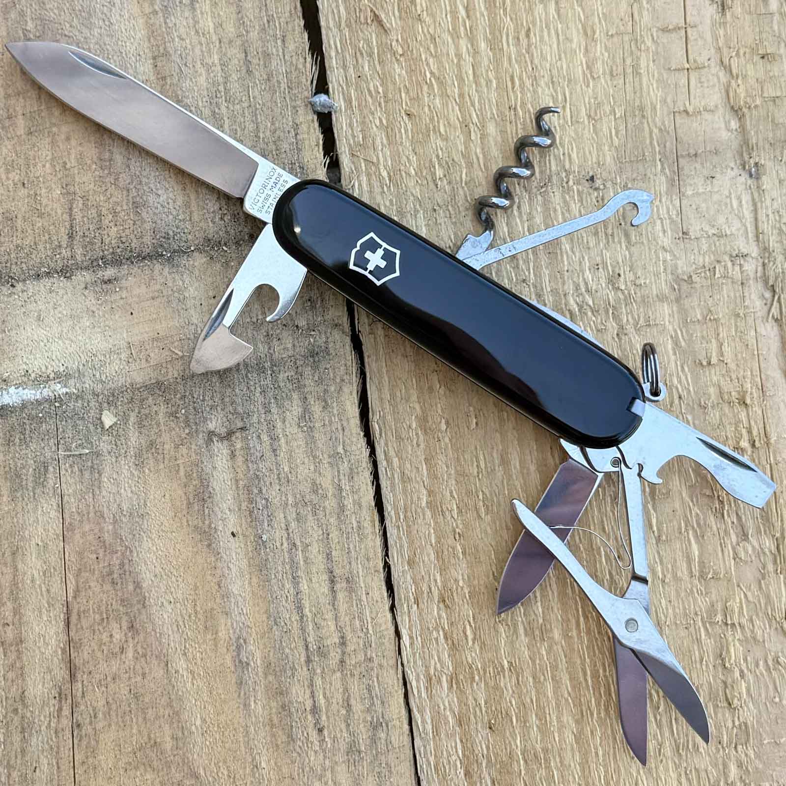 Victorinox Climber schwarz – Schweizer Messer mit 14 Funktionen – mit Tasche