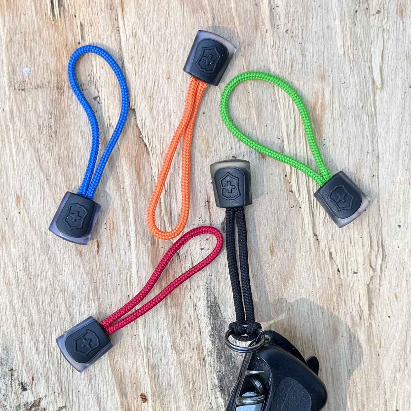 Victorinox Kordel – 64 mm Trageschlaufe für Schweizer Taschenmesser in 5 Farben – Produktansicht des Messers – Detailansicht 3