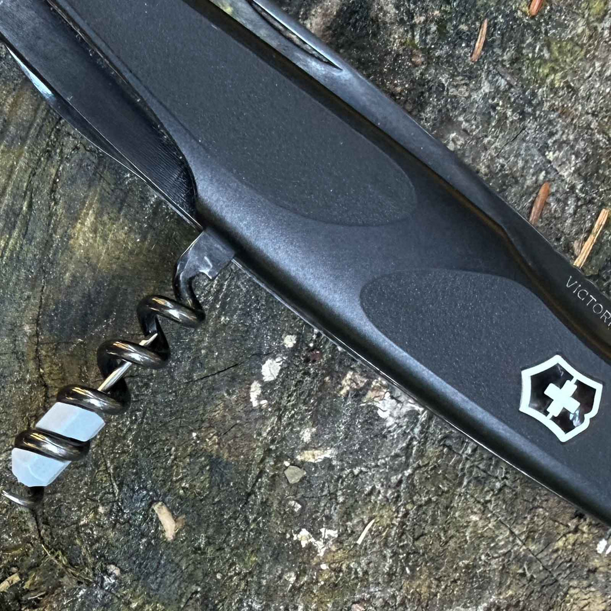 Victorinox Mini Schraubendreher – Größenvergleich in der Hand – Detailansicht 2