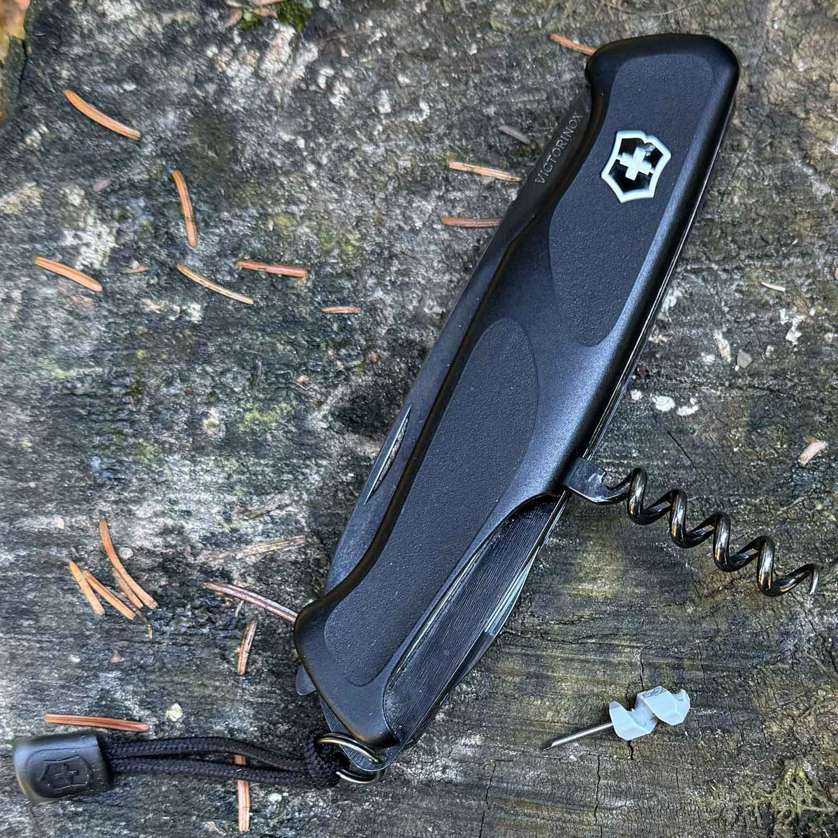 Victorinox Mini Schraubendreher – Größenvergleich in der Hand – Detailansicht 4